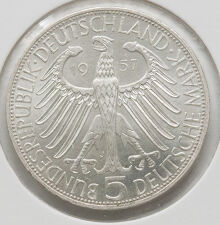 Rückseite der Münze mit Bundesadler, Nennwert 5 Deutsche Mark und Jahrgang 1957. Prägebuchstabe J der Hamburgischen Münze deutlich sichtbar.