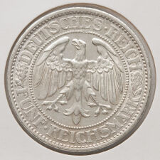 Die Vorderseite der Münze präsentiert den stolzen deutschen Reichsadler in einer klaren, hoheitlichen Darstellung. Die Umschrift DEUTSCHES REICH und der Nennwert FÜNF REICHSMARK umrahmen das zentrale Wappentier, eingefasst von einer feinen Perlschnur am Münzrand.