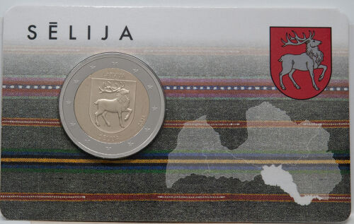 2 Euro Gedenkmünze Lettland 2025 „Sēlija“ in Coincard-Verpackung: Vorderseite zeigt das Wappen der Region Sēlija mit Schriftzug „LATVIJA“ und Jahreszahl 2025; Münze ist bimetallisch, Ø 25,75 mm.