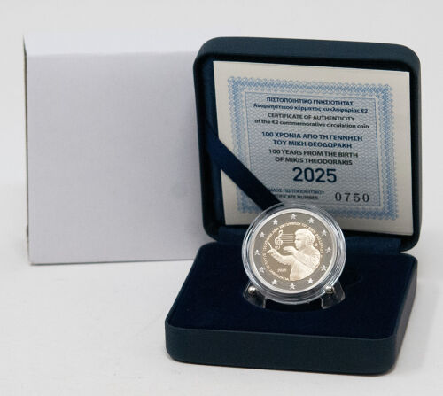 „Griechenland 2-Euro-Gedenkmünze 2025 in PP mit Box und Coa: Porträt von Mikis Theodorakis auf der nationalen Seite, Umschrift zum 100. Geburtstag, äußere 12 EU-Sterne; bimetallische 2-Euro-Münze.“