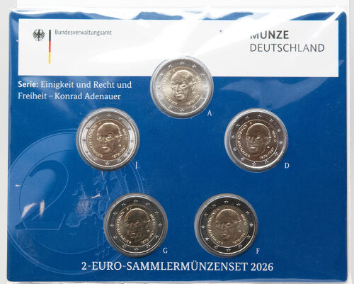 Abbildung des Stempelglanz-Folders der Münze Deutschland für das Jahr 2026. Das Set zeigt die fünf 2-Euro-Münzen mit dem Konrad-Adenauer-Motiv, sicher gehalten in der originalen Blisterverpackung.