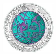 Die Niobmünze 2025 im geöffneten roten...