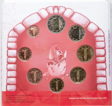 Rückansicht des illustrierten Folders mit technischen Details und der Darstellung der gemeinsamen europäischen Münzseiten der Nominale 1 Cent bis 2 Euro.