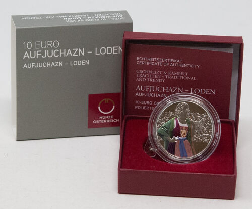 Rückseite präsentiert das Thema Aufjuchazn in feinster Mattierung auf spiegelndem Grund.