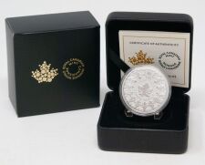 Die Motivseite zeigt ein würdevolles Porträt...