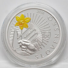 Hocheffektvoll spiegelnde Rückseite mit Motiven der Krebsforschung, dem Staatswappen der Slowakei, SLOVENSKO 2026 und dem Nennwert 10 EURO.