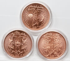 Die einheitlichen Wertseiten der drei 0,75-Euro-Münzen mit dem offiziellen Staatswappen San Marinos und der Jahreszahl 2026.