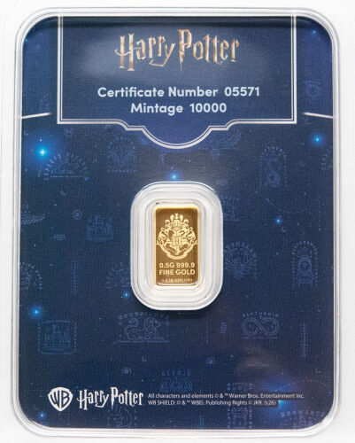 Vorderseite des PAMP 0,5 g Feingoldbarrens 25 Jahre Harry Potter im stilvollen blauen Motiv-Blister mit Jubiläums-Logo.