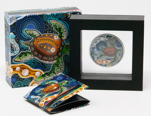 Vorderseite der Australien 2 Dollar 2026 Turtle Yaunati 2 oz Silbermünze mit dem kunstvollen indigenen Schildkröten-Motiv im Antique Finish.