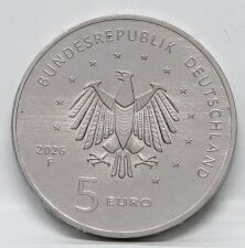 Rückseite der Deutschland 5 Euro 2026 Ariane 6 mit dem Bundesadler, dem Nennwert und dem Prägebuchstaben F.