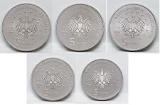 Rückseite des 5 Euro Satzes Ariane 6 mit den Bundesadler-Darstellungen und den fünf Münzzeichen.