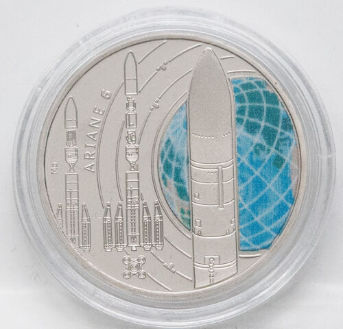 Motivseite der 5 Euro Sammlermünze 2026 Ariane 6 mit Polymerring und Prägezeichen F in Spiegelglanz.