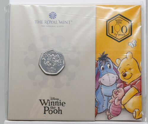 Motivseite der britischen 50 Pence Münze 2026 Winnie the Pooh #3 im offiziellen Sammlerblister.
