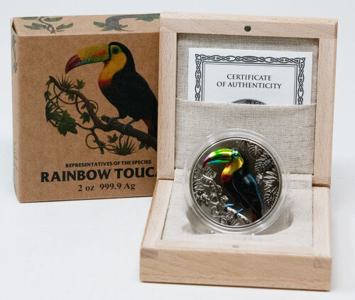 Niue 5 Dollar 2026 Regenbogen Tukan 2 Unzen Silber Ultra High Relief – eindrucksvolles Relief mit Tukan in Bergwald-Umgebung, Nachhaltige Verpackung